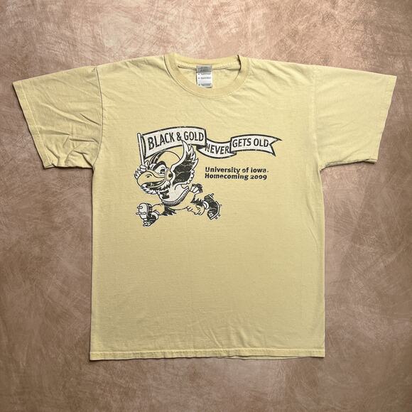 Hawkeyes Black and Gold Never Gets Old University of Iowa Homecoming Shirt 2009 - Picture 1 of 7